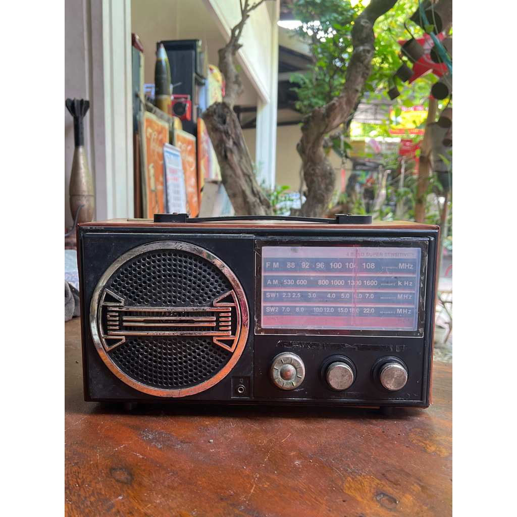 Radio National / Panasonic Vintage 4 Band (FM / AM / SW1-2) for Display