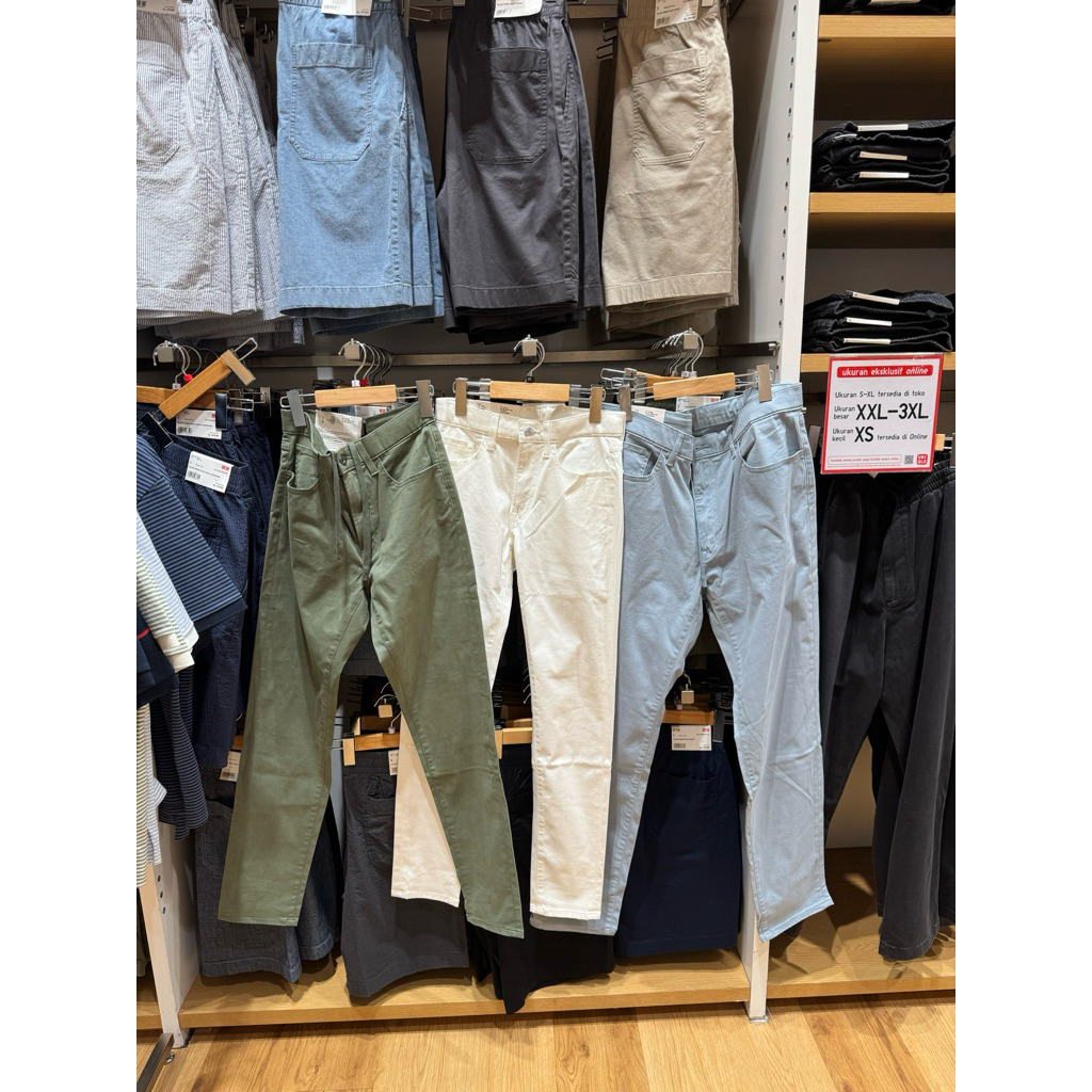 Uniqlo Jeans Warna Ultra Stretch Cowok Sale