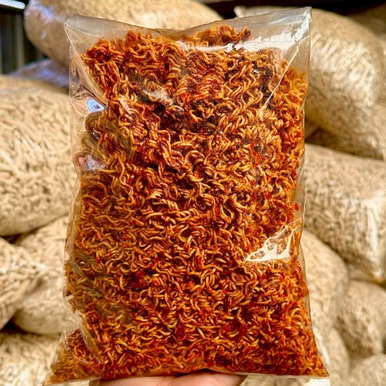 

MIE KREMES KRIUK BUMBU PEDAS DAUN JERUK RASAUNA