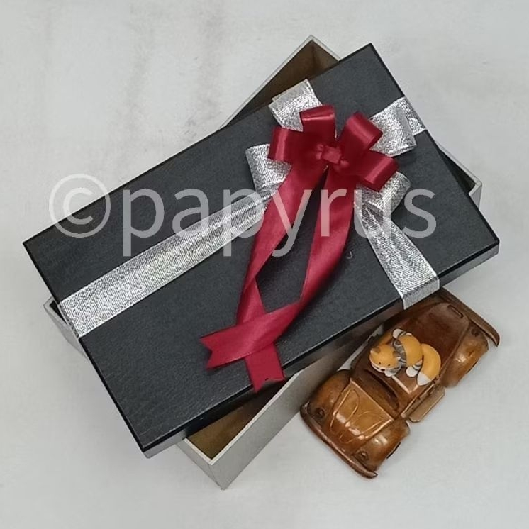 

PAPYRUS Kombinasi 15x25 Tinggi 5cm Kotak Kado Gift Box Hadiah V2