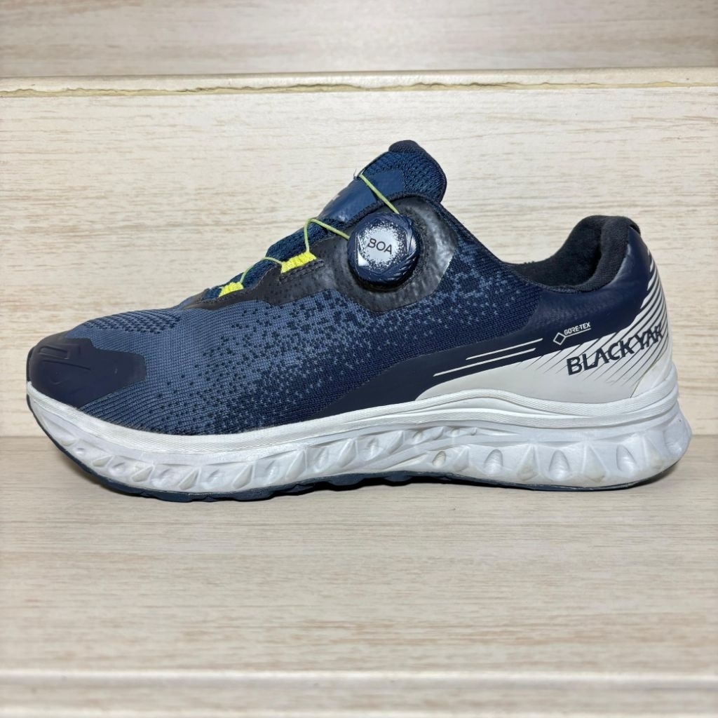 SEPATU OUTDOOR  TREKKING HIKING & RUNNING BLACK YAK BOA SYSTEM / TALI PUTAR SECOND ORIGINAL  [ MURAH