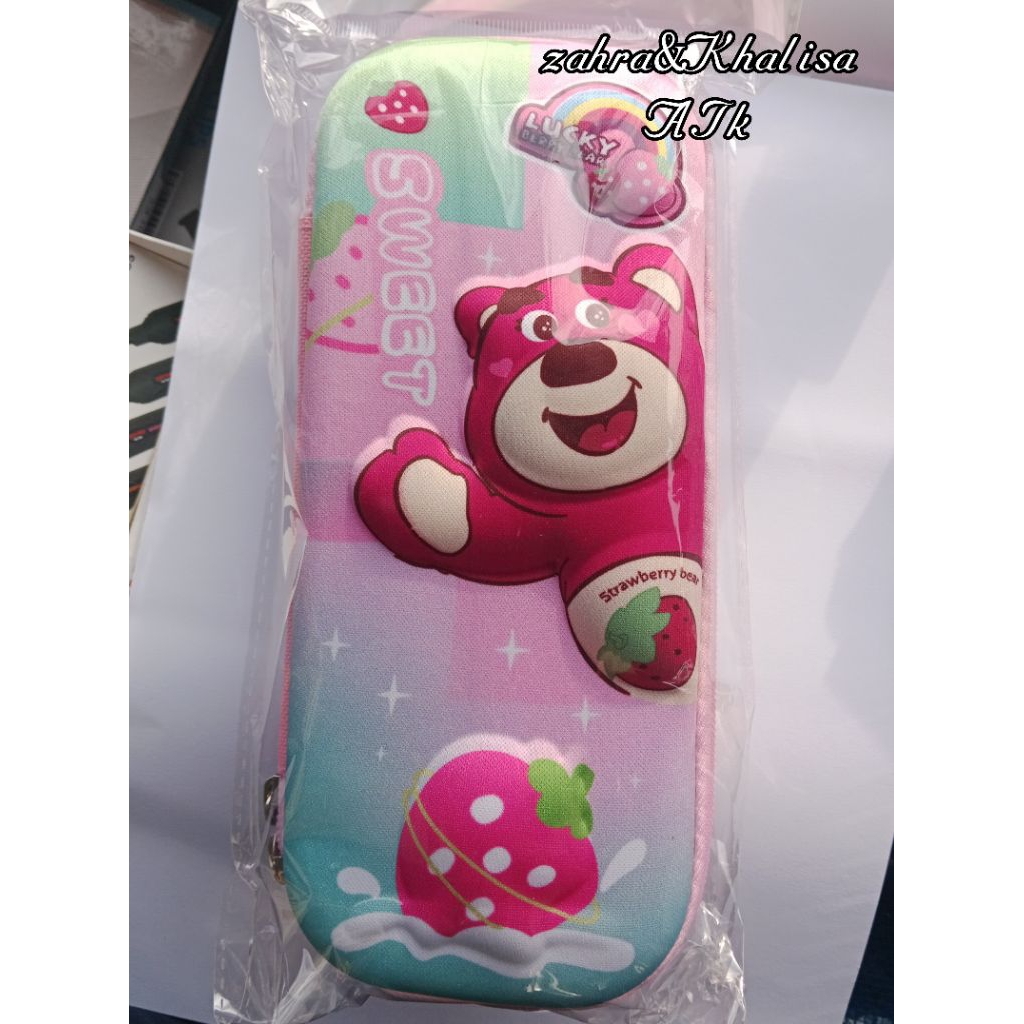 

Kotak pensil Case Timbul 3D karakter Lotso dan koromi