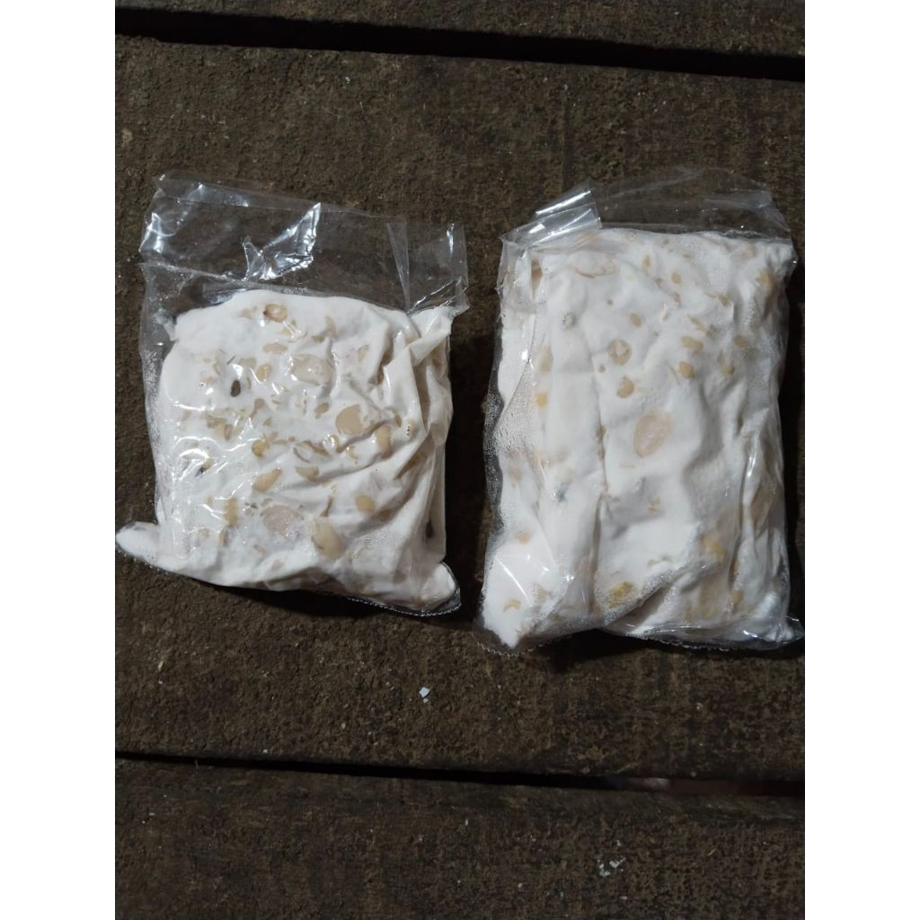 

tahu jombang, tempe papan, tempe plastikan.