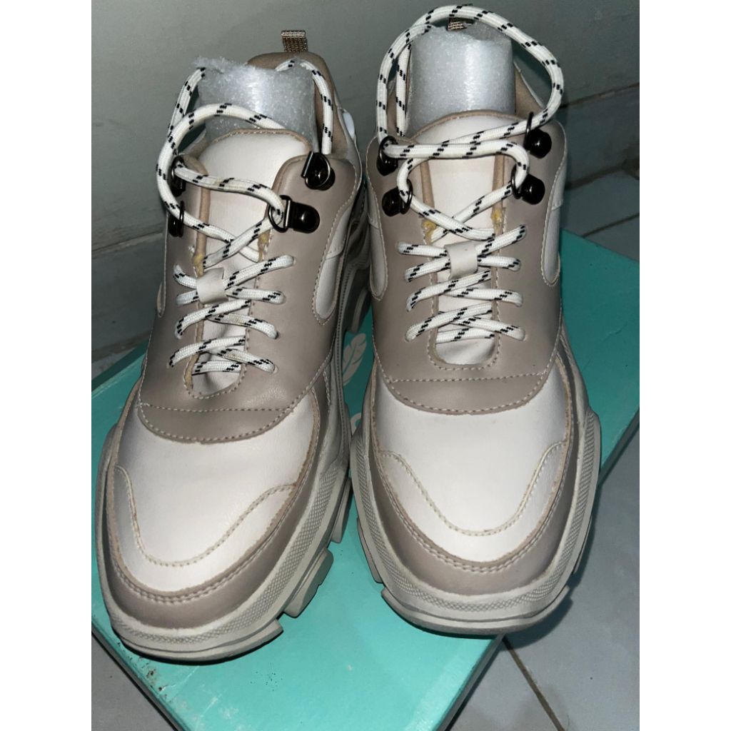 Sepatu Kronikel Project Dahlia