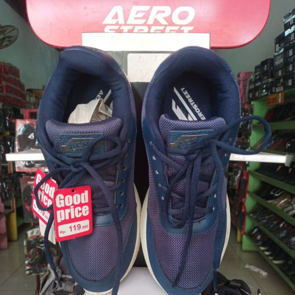 Sepatu Aero Street