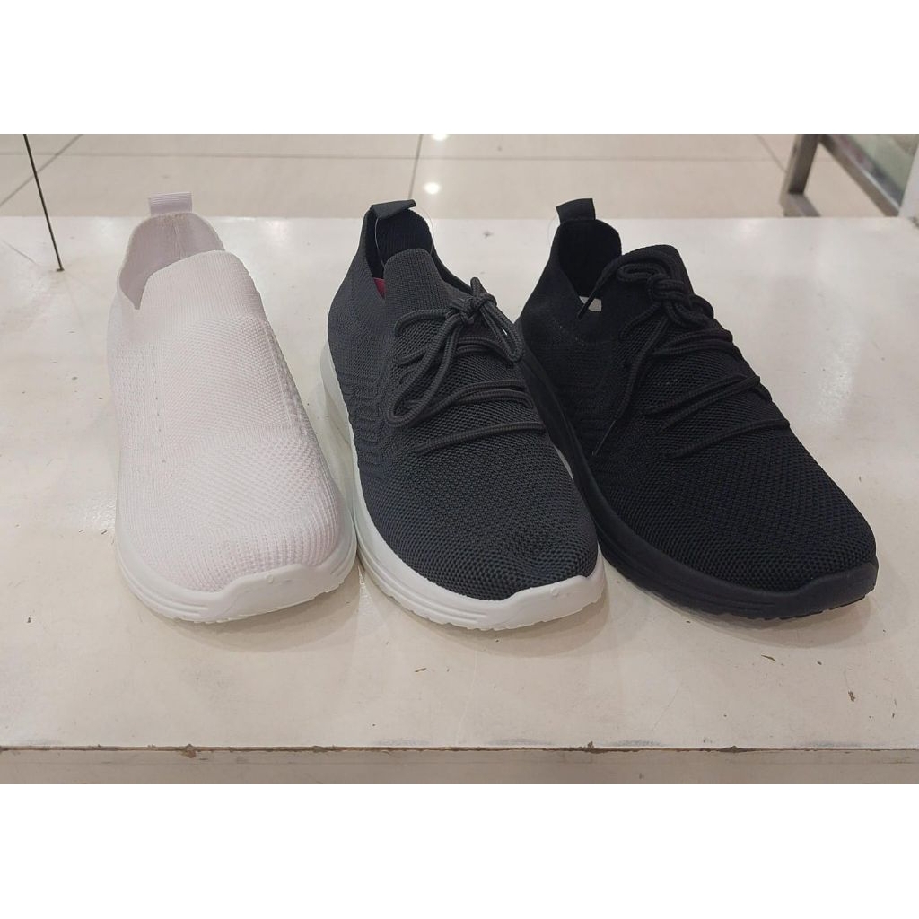 Sepatu sneakers wanita brand LAWRENSIA slip on (36-40)