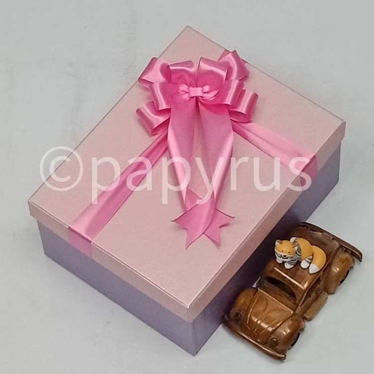 

PAPYRUS Kombinasi 17,5x22,5 Tinggi 10cm Kotak Kado Gift Box V3