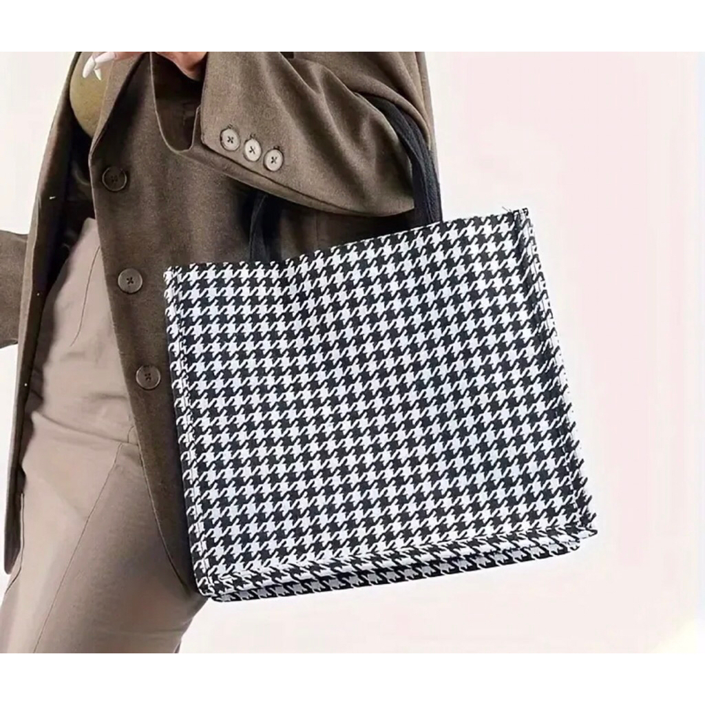 

Tas Jingjing Hampers Motif Kotak Kotak