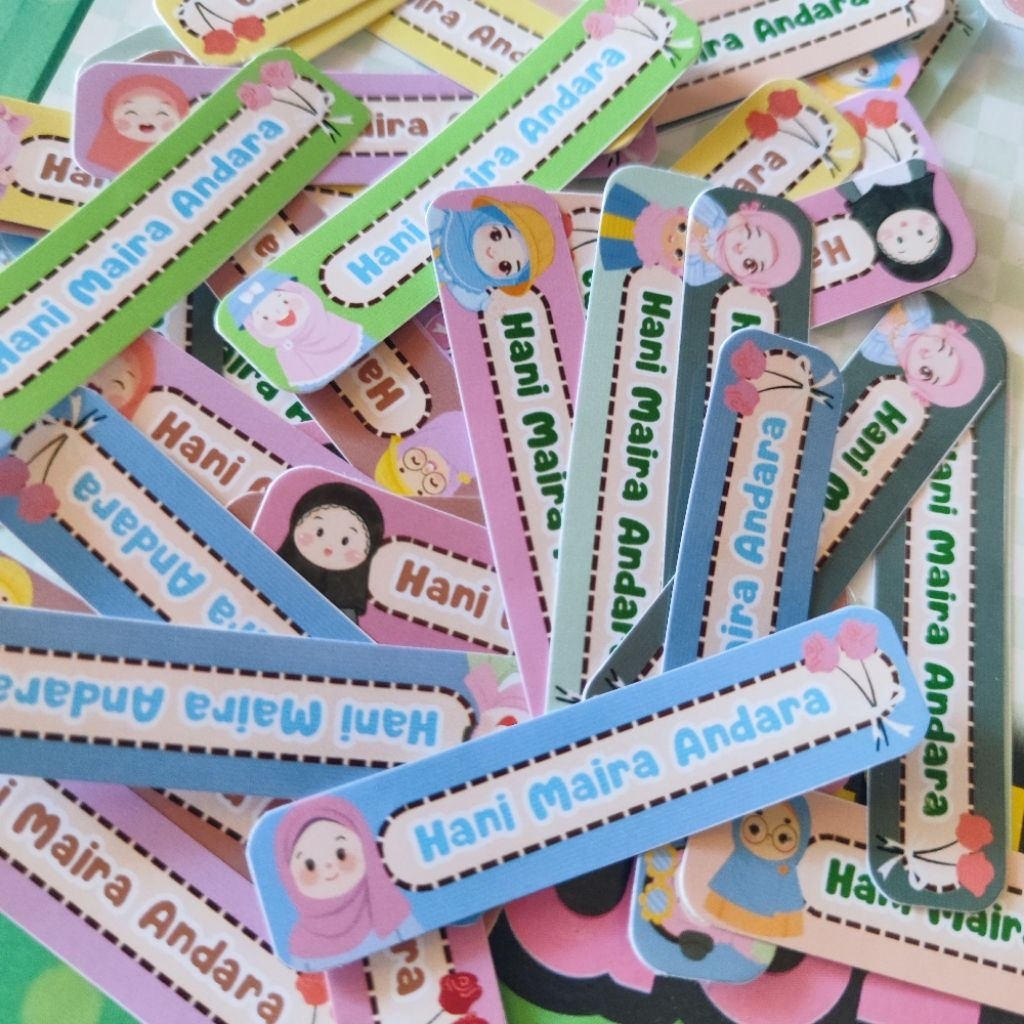 

Label Nama Custom 1.5 x 6.5 cm – Karakter Lucu & Warna-Warni