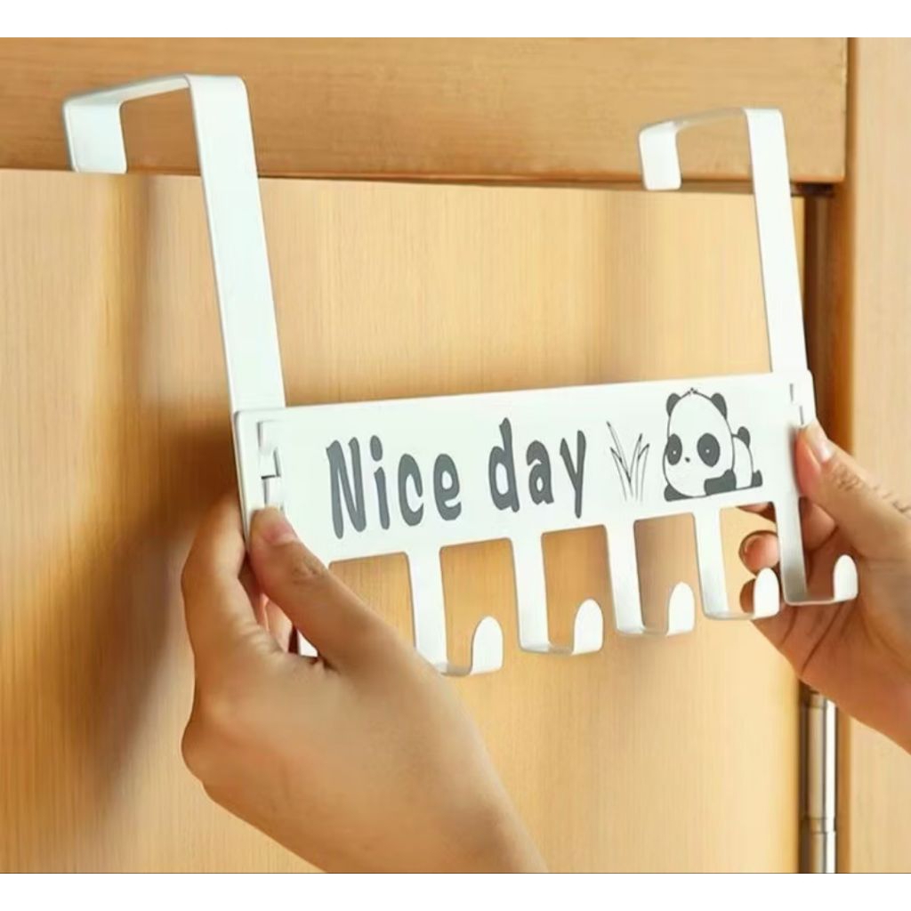 Gantungan Baju di Pintu kamar mandi Simple