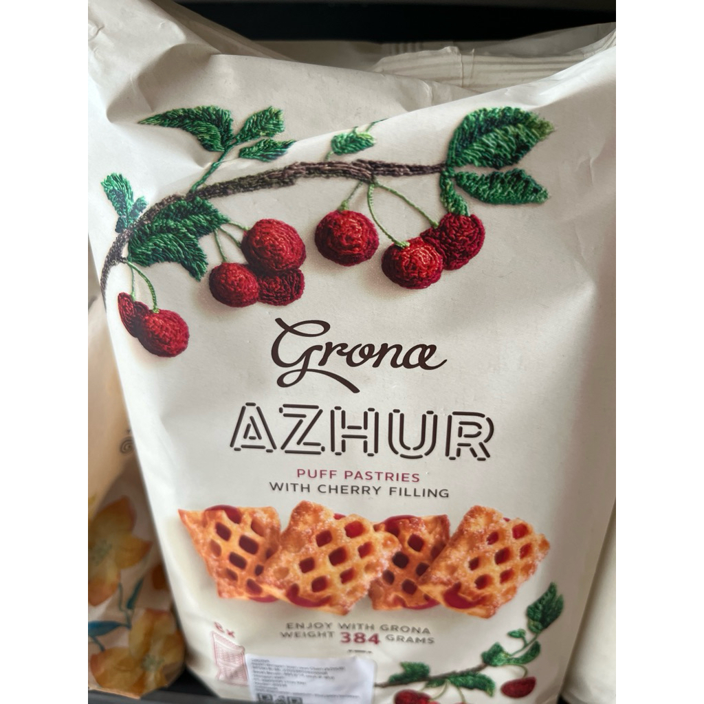 

GRONA AZHUR PUFF PASTRIES WITH CHERRY FILLING