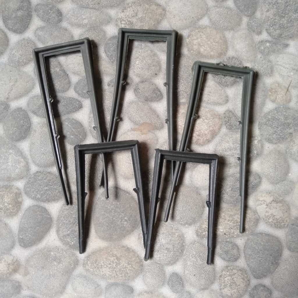 Pasak Plastik Mulsa / Tusuk Jepit Bedengan Tanah 1Kg