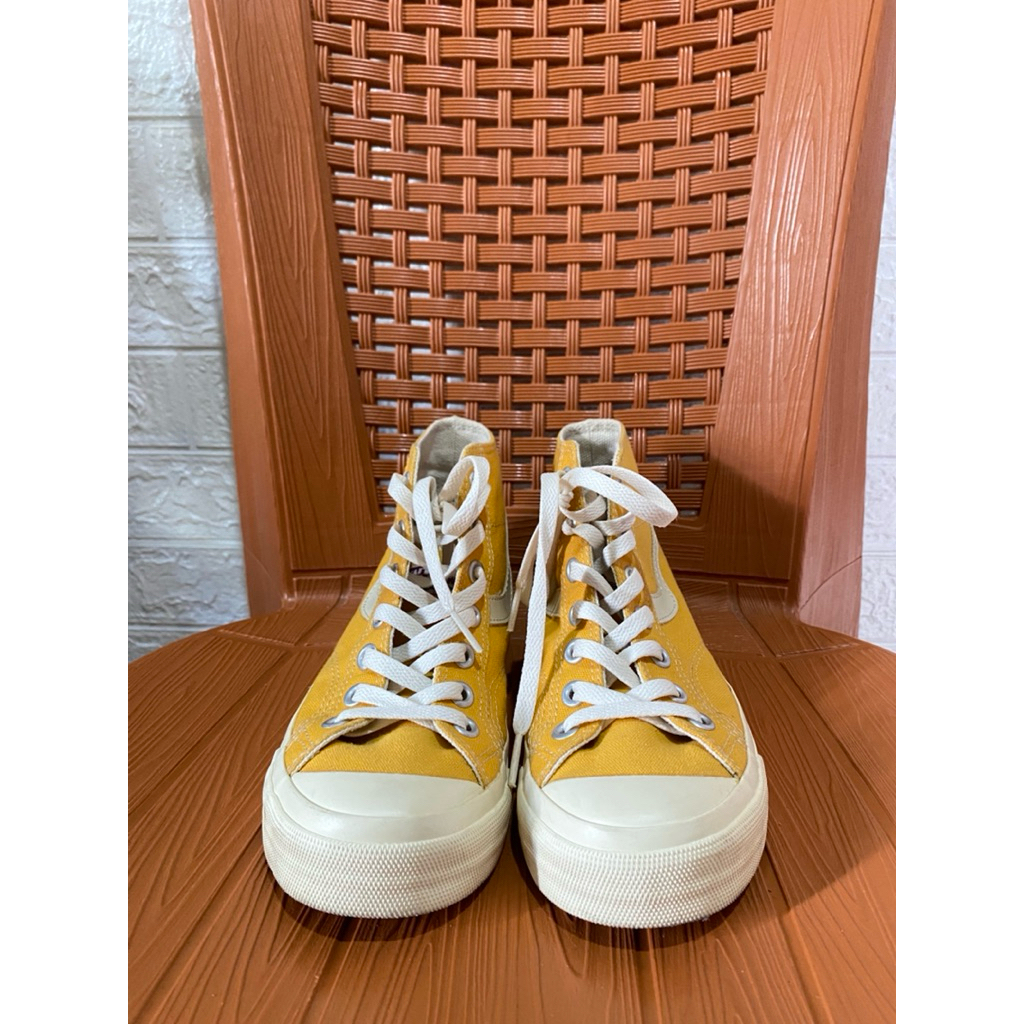 Preloved Sepatu Ventela High Kuning Size 37