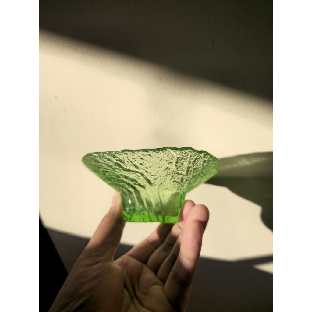 Pajangan gelas uranium antik