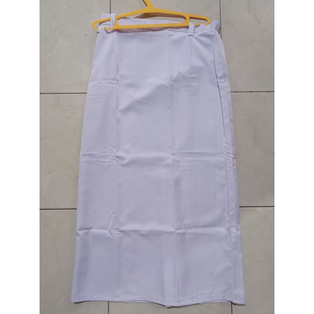 Rok Putih Panjang Wanita Bekas