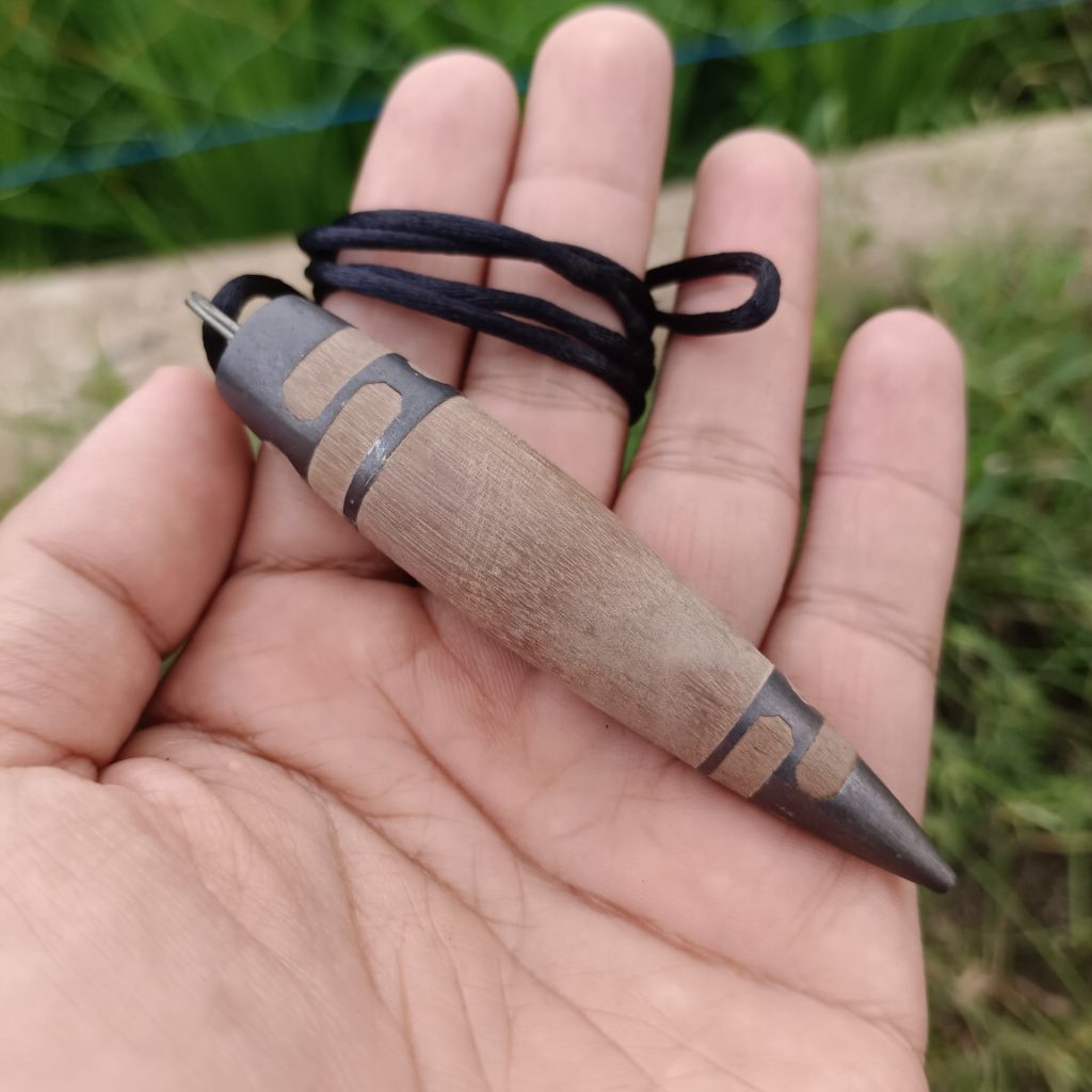 kalung cemeti kayu bungkang