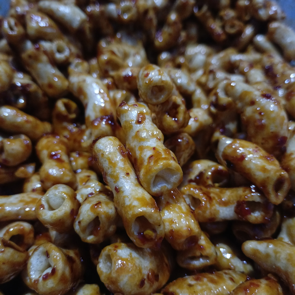 

Cemilan Makaroni Rujak 1kg Pedes Manis Gurih Renyahnya Bikin Nagih!