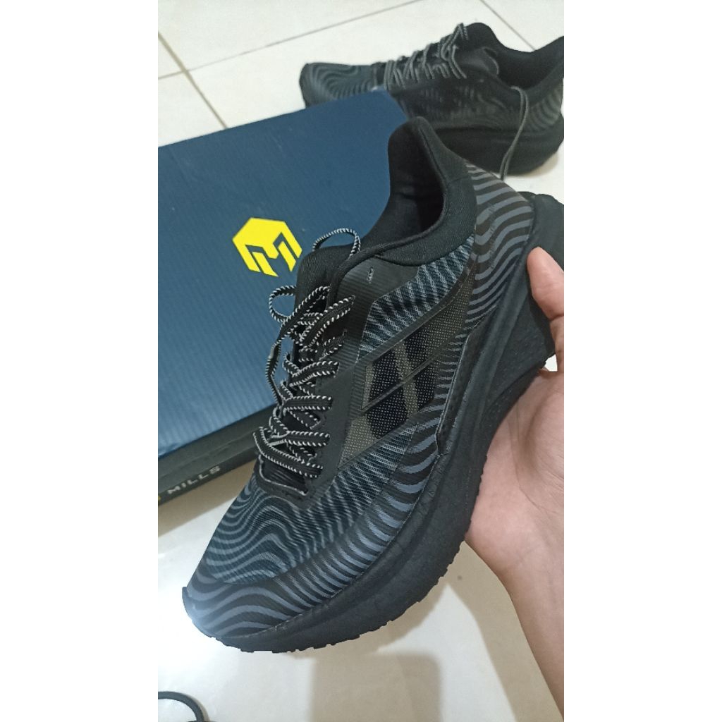 Sepatu Running Mills Enermax Dynaplate