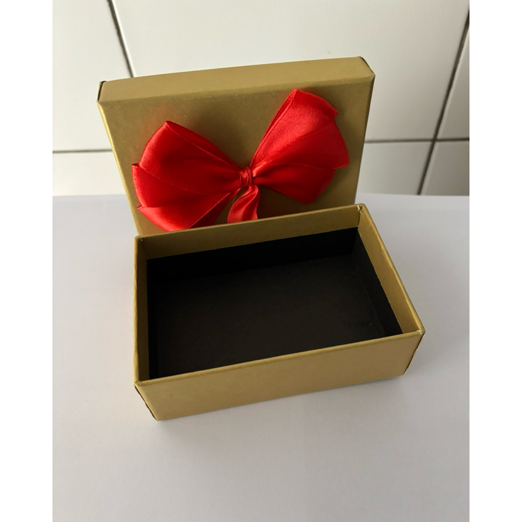 

Kotak kado 8 cm x 12 cm x 4 cm