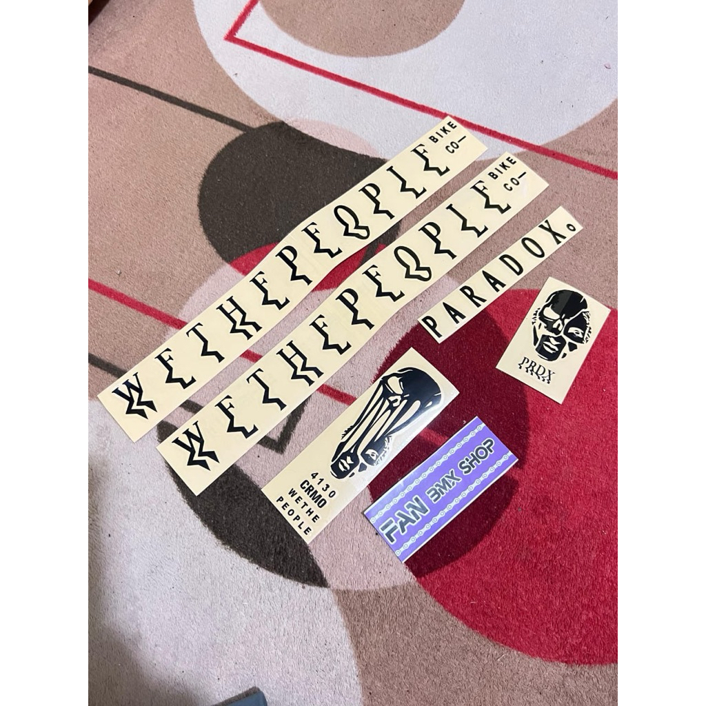 

stiker paradox satu sett frame Warna putih