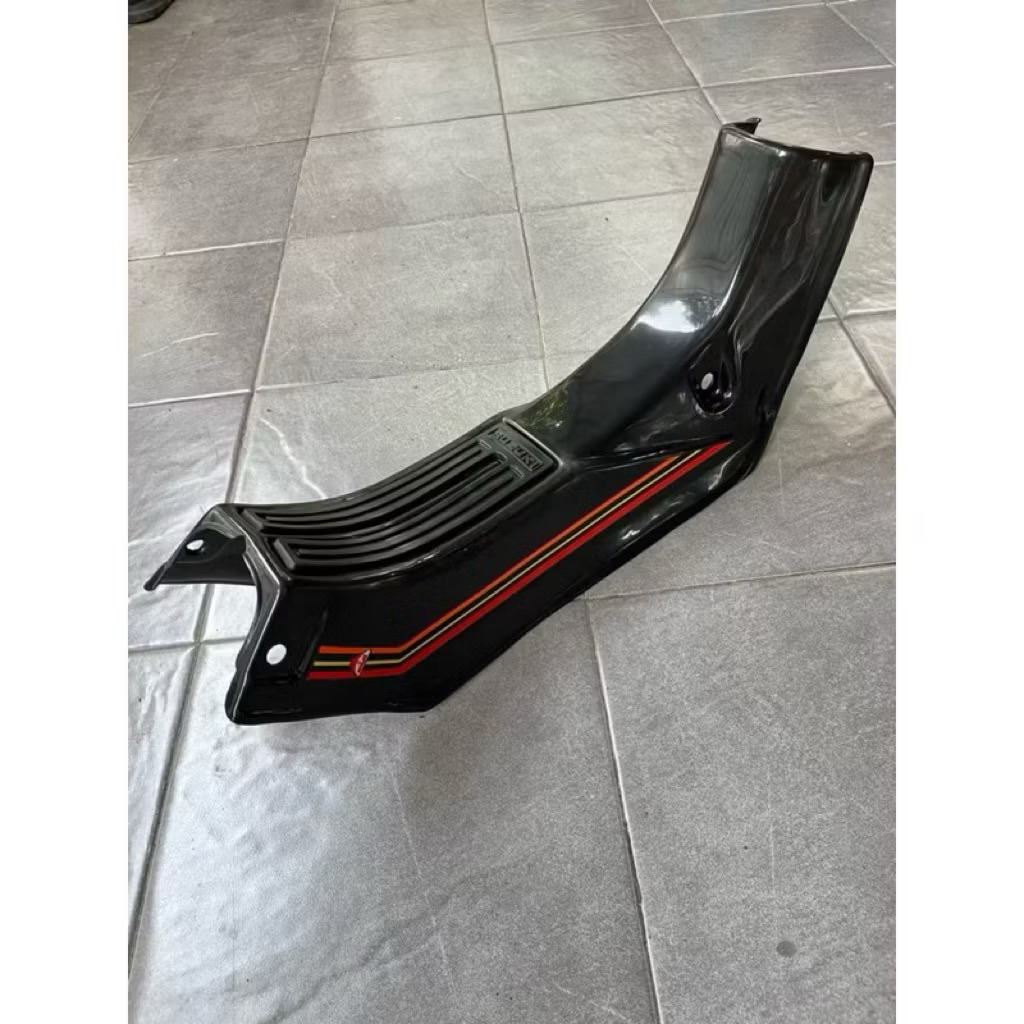 LEGSHIELD LEKSIL DEK SAYAP TENGAH SUZUKI RC80 RC100 BRAVO HITAM