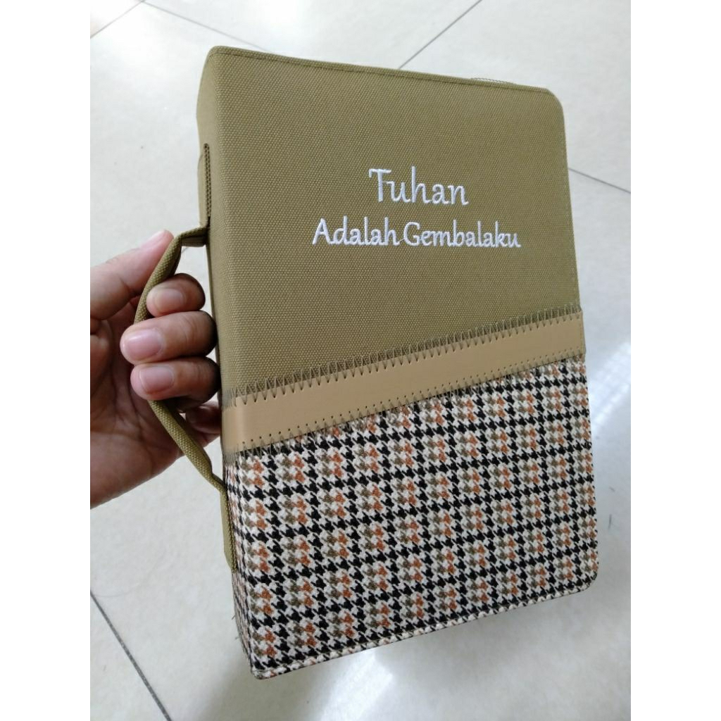 

Sampul Alkitab Sedang soft cover TB2 /Sampul Alkitab 052/ 22x15x4cm