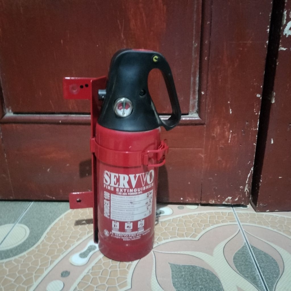 apar servvo 1kg bekas copotan mobil innova Reborn barang sesuai iklan