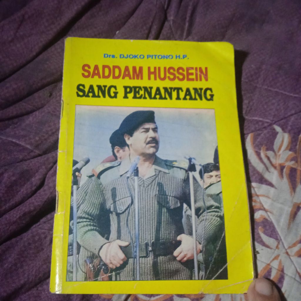 buku Saddam Hussein Sang Penantang, buku original jadul