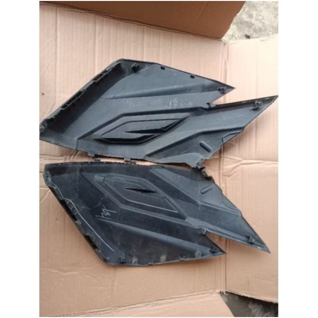 SAMBUNGAN BODY DEPAN HONDA VARIO 125-150 LED OLD ORIGINAL
