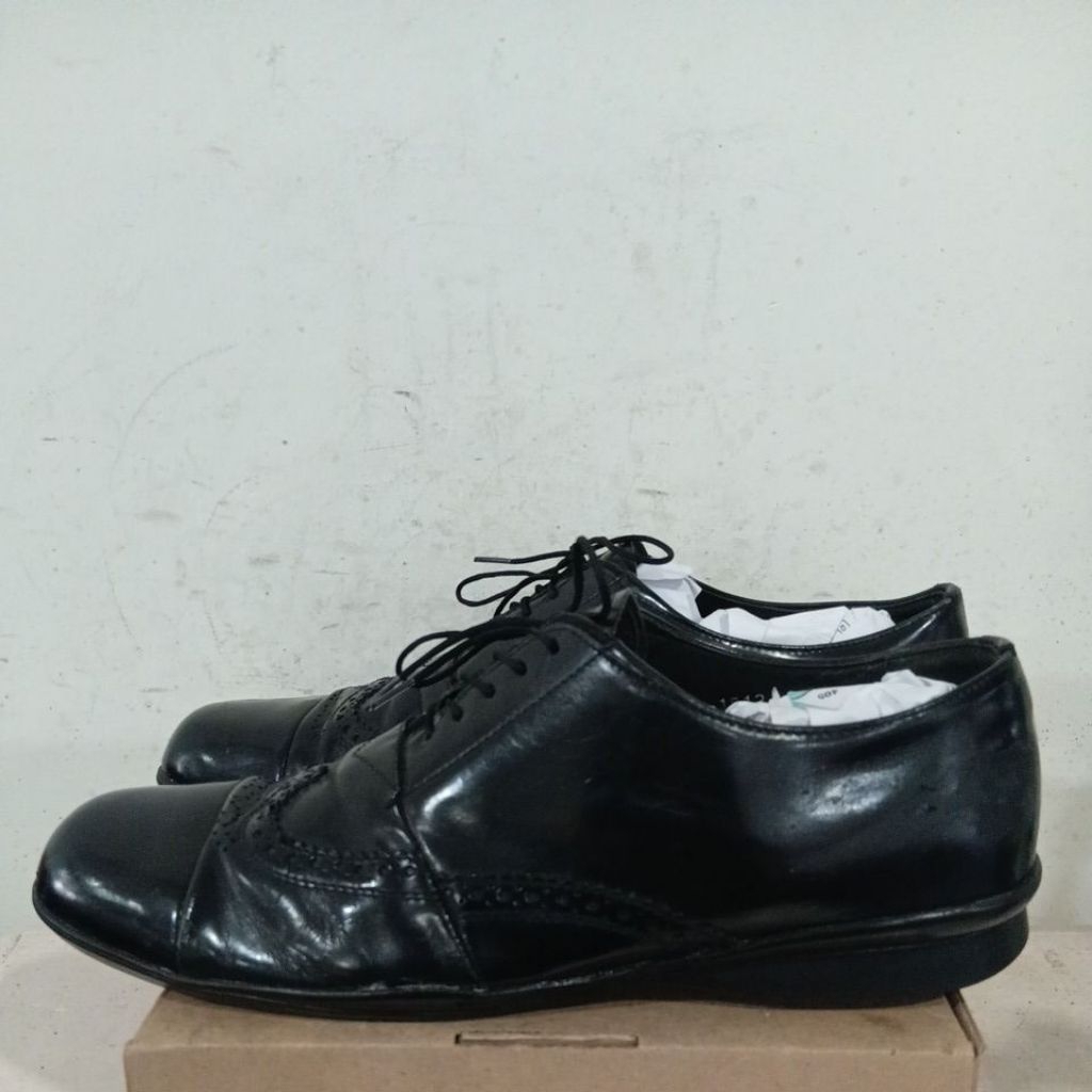 PRADA Sepatu Formal Pria mengkilap