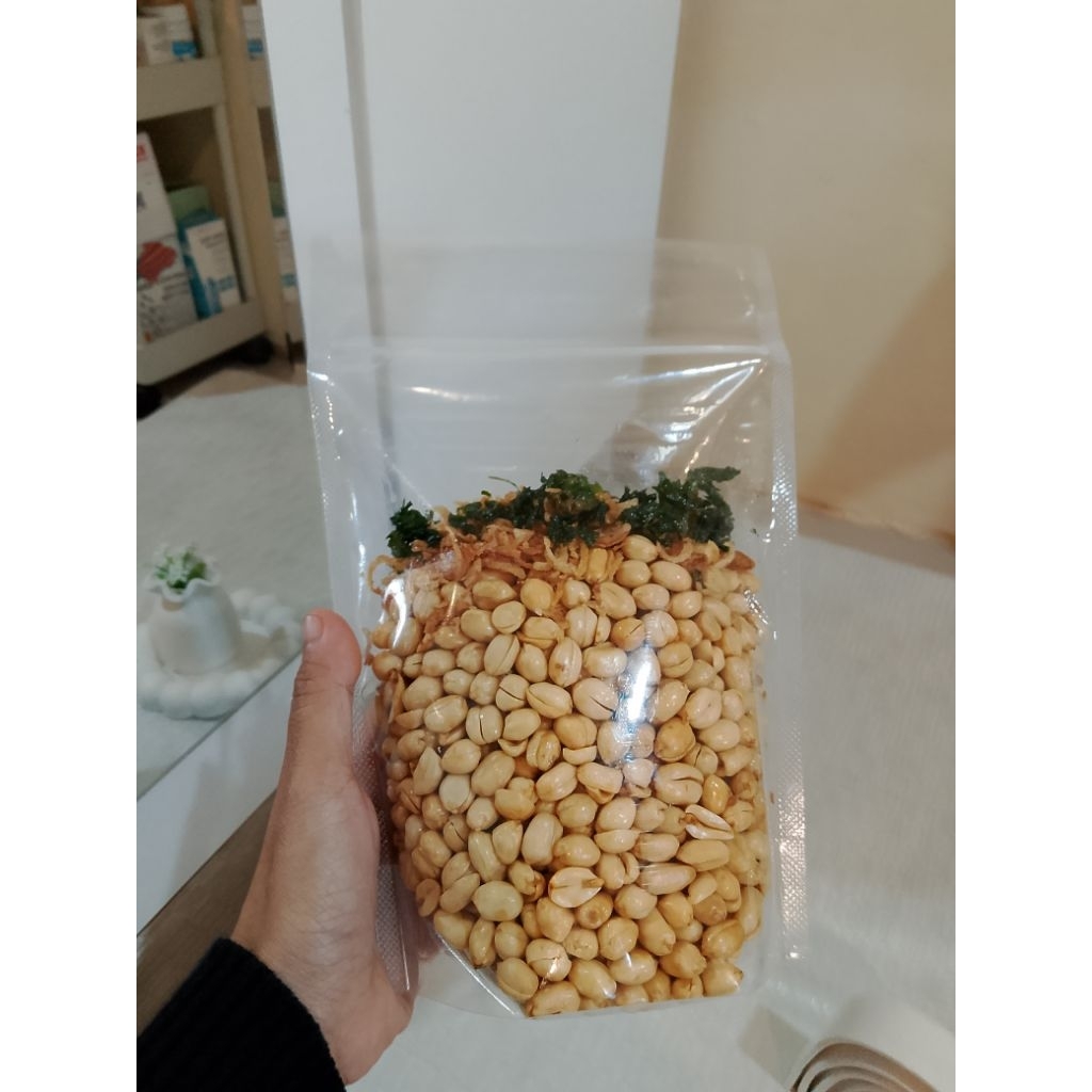 

Kacang Tojin Khas Minang - Cemilan Gurih & Renyah dengan Bawang & Seledri Goreng - Rasakan Kelezatan Baru