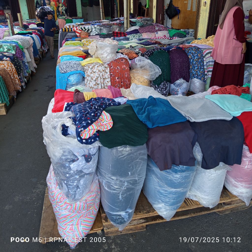 HARGA/0,5 M - KAIN KAOS KATUN MOTIF BUNGA | BAHAN KAOS KATUN MOTIF ABSTRAK | KAIN KAOS KATUN METERAN