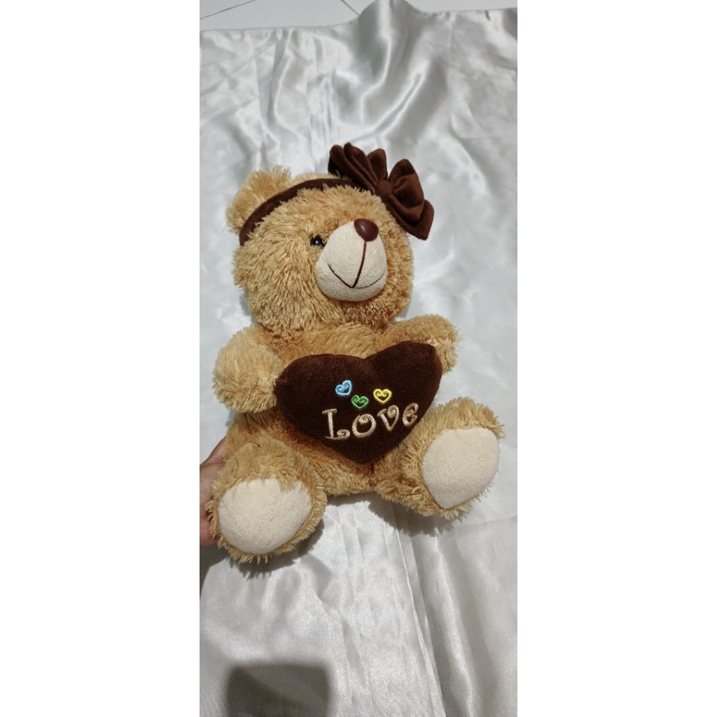 Boneka Teddy Bear sedang