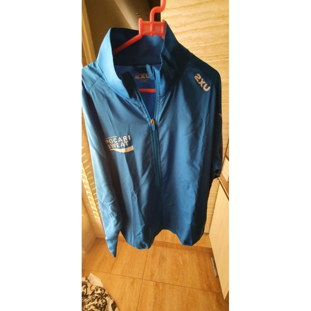 jaket lari 2xu running pocari