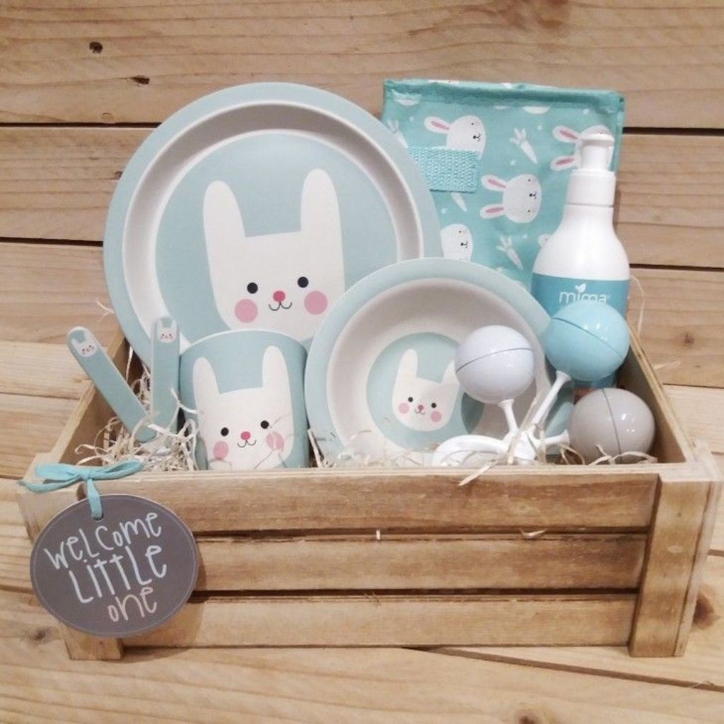

Hampers Bayi Paket 3. 1 Set Peralatan Makan Bayi + Kartu Ucapan.