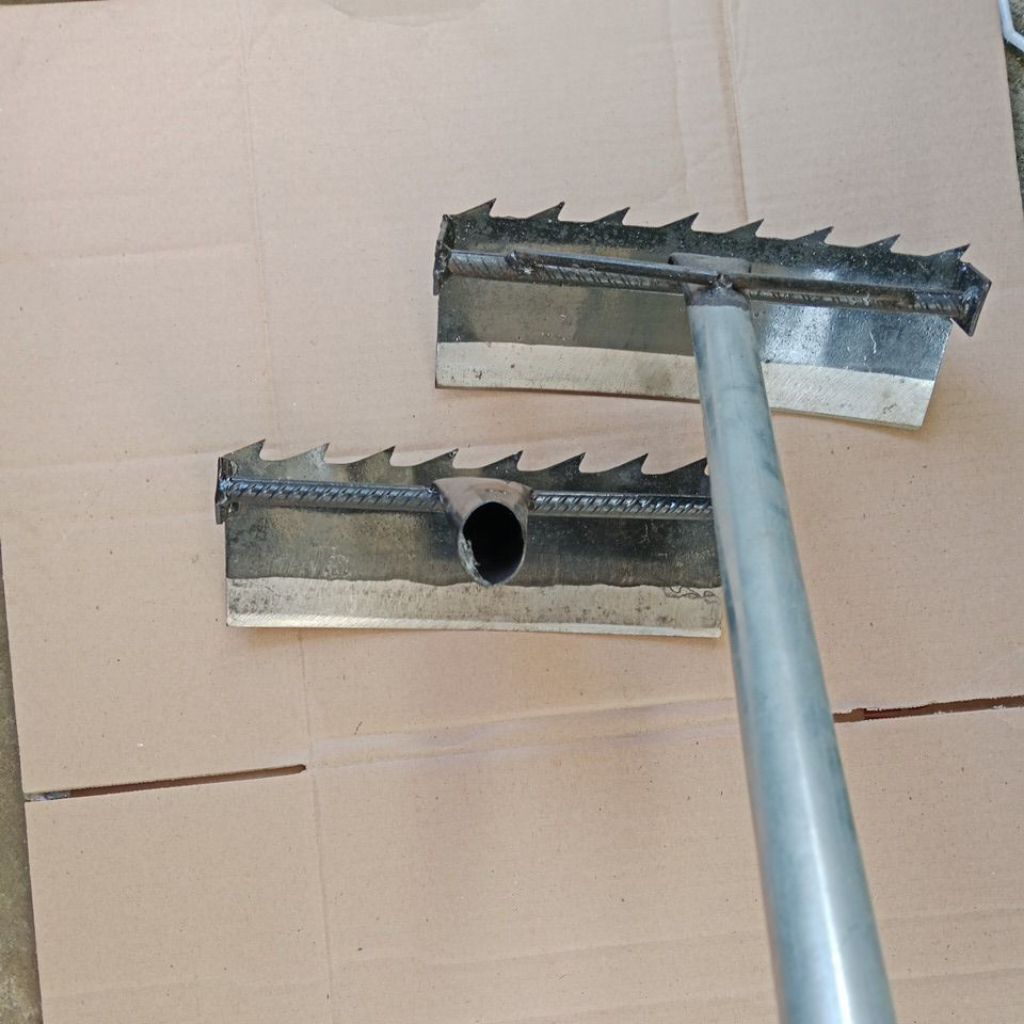 garuk gulma/rumput liar