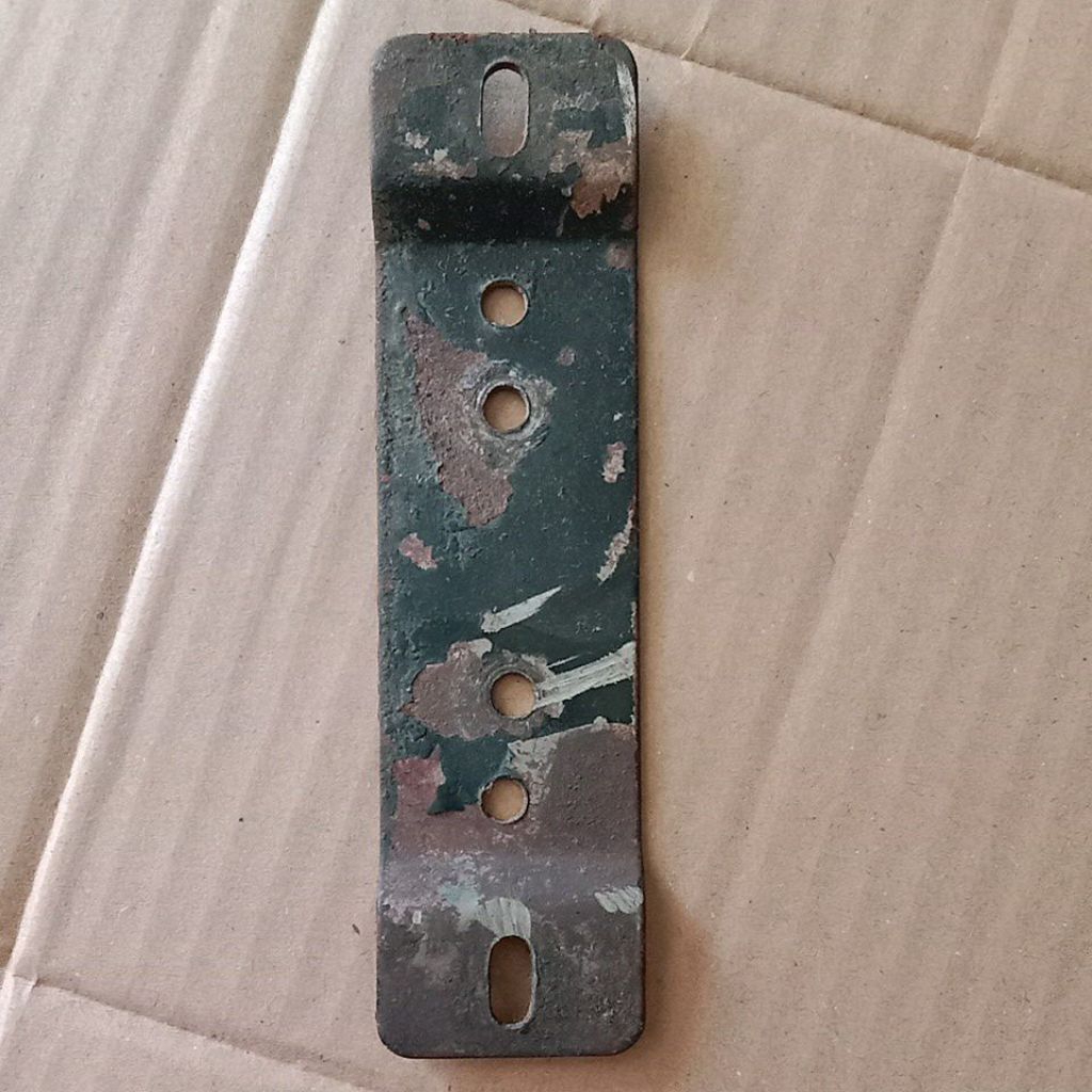 Dudukan plat nomor Suzuki Crystal