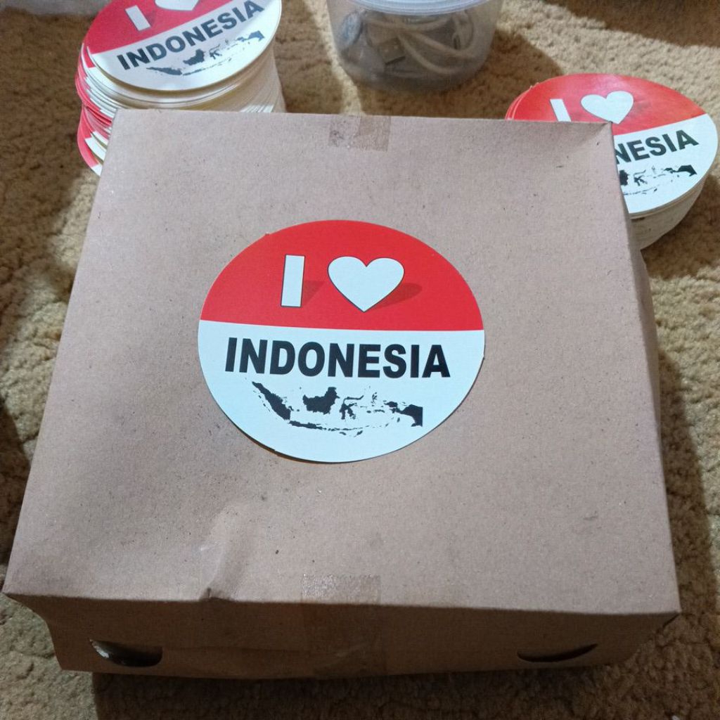 

Stiker Love Indonesia. Bulat 10 cm. isi 50pcs