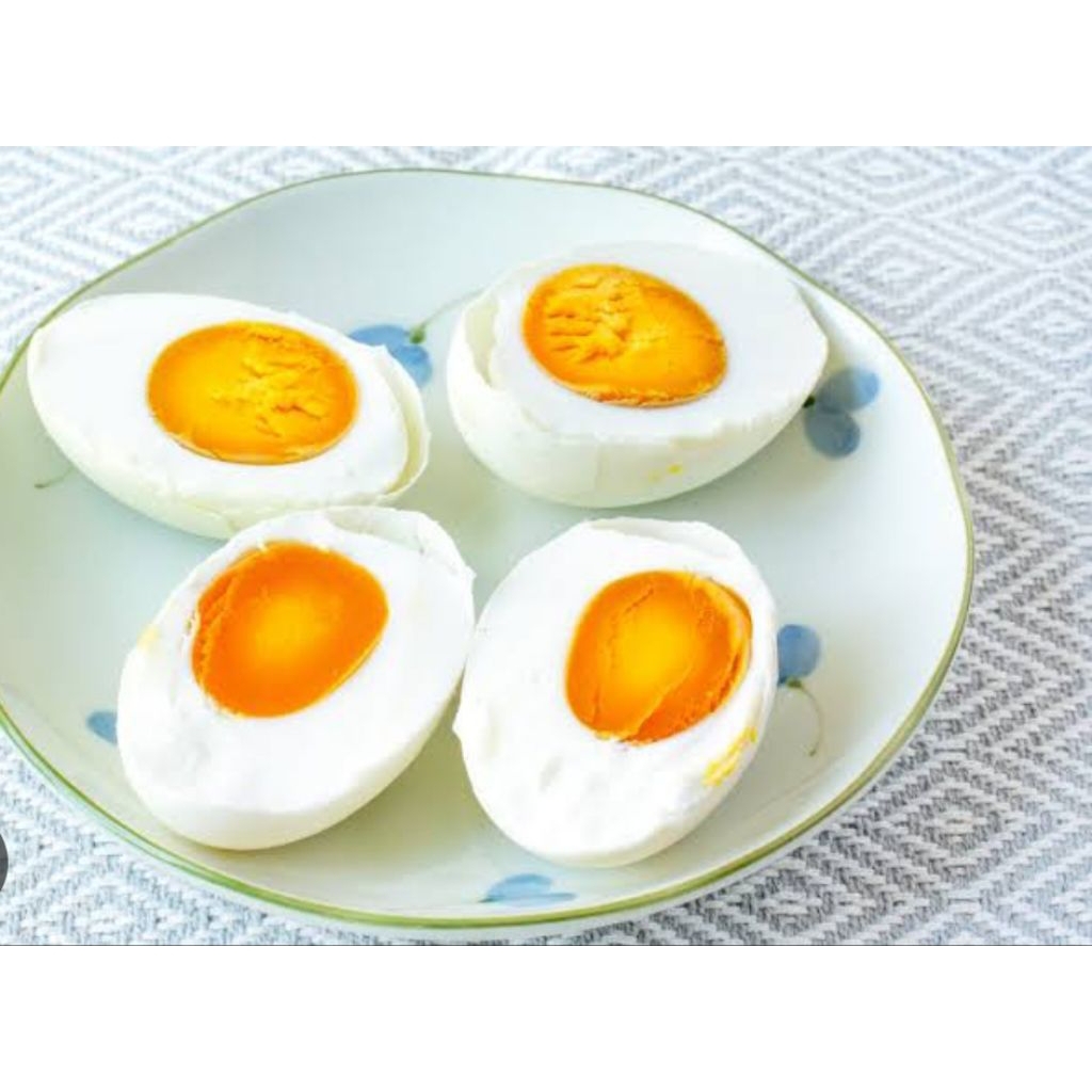 

Telur bebek rebus sudah di kupas siap saji di olah lagi juga bisa isi 10 butir