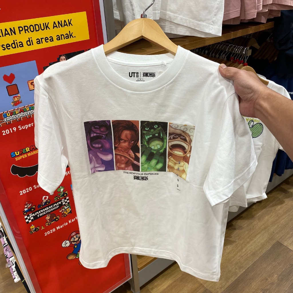 Jastip. Tshirt Uniqlo X One Piece (MAN)