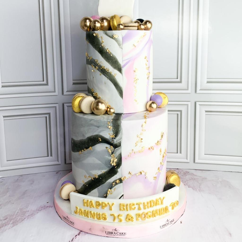 

Kue Ulang Tahun/Birthday Cake/Kue Ultah Tema Marbel Cake/Marbel Cake Pink dan Black/Kue Birthday Jakarta