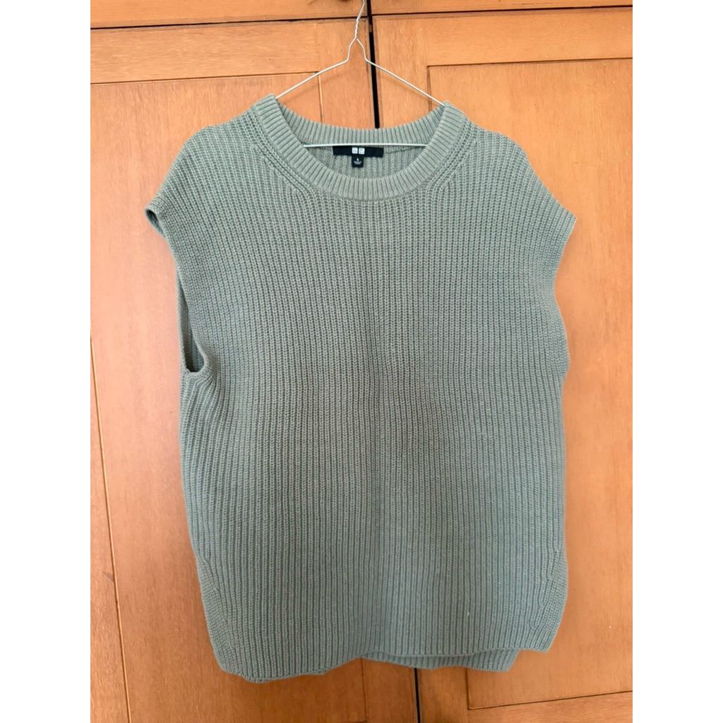 uniqlo preloved knit vest size s