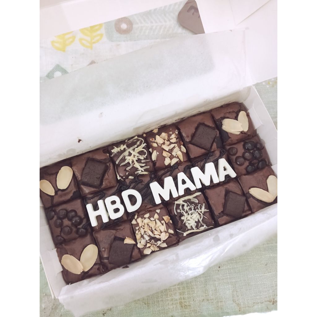 

Fudgy Brownies / Brownies Panggang Custom Nama | Brownies Hias