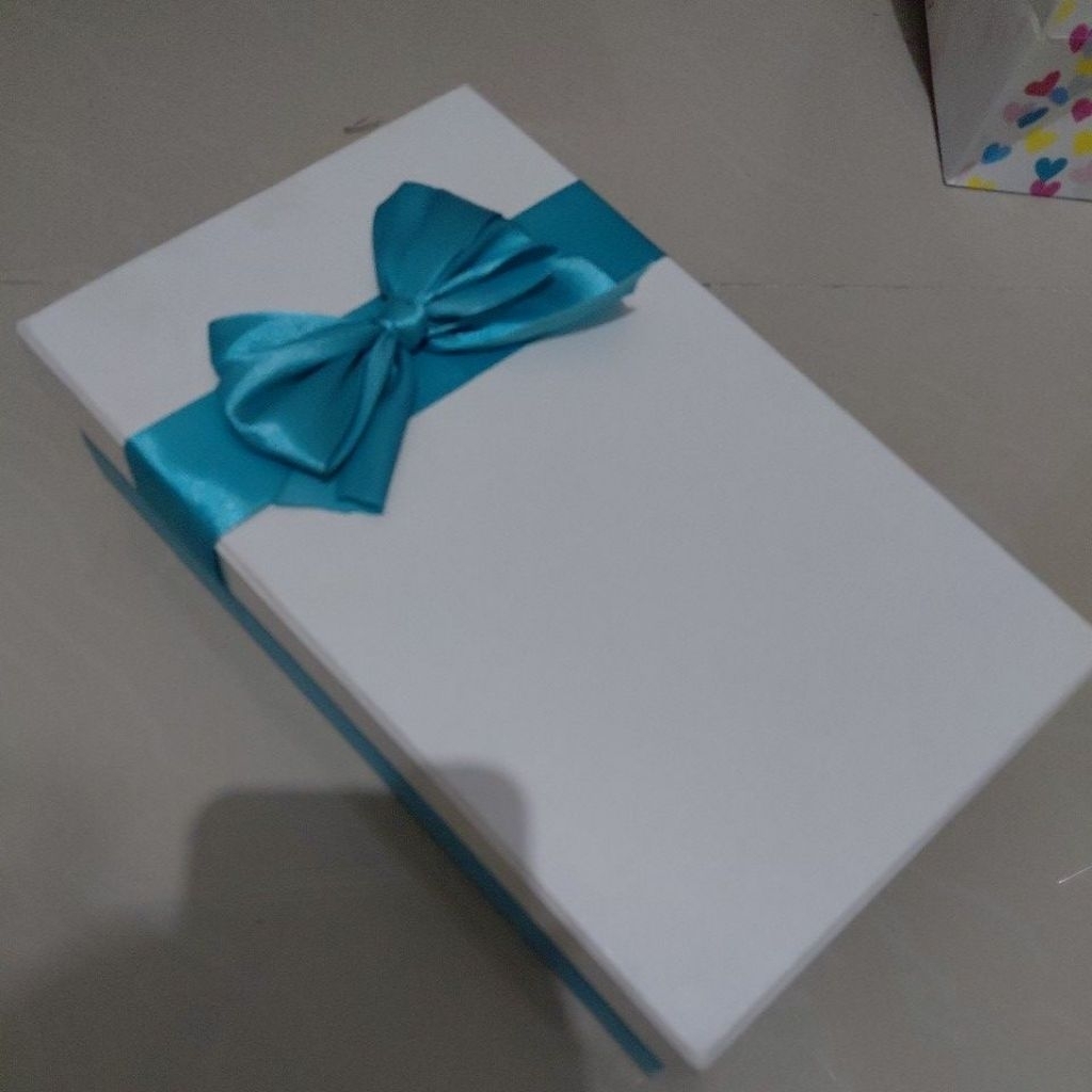 

KOTAK KADO BOX BIRU PITA ULANGTAHUN