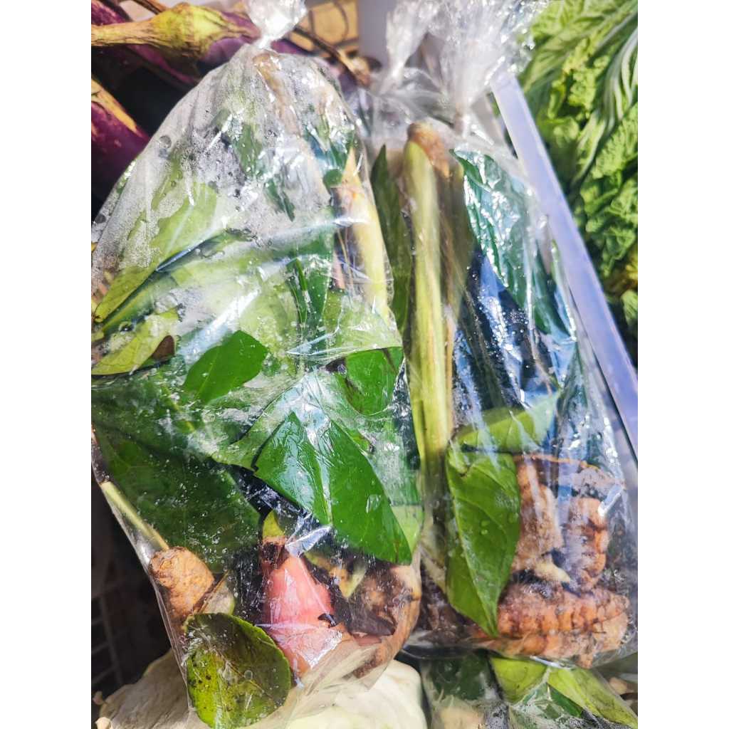 

Rempah Bumbu Dapur Komplit Per Pack Isi Lengkuas Jahe Kunyit Sereh Daun Salam Daun Jeruk