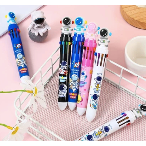 

FAMILY TOYS - Pulpen Mekanik 10 Warna Pena Mekanik Motif Boneka Astronot 3d Bolpen Gel Tinta 10 Warna Karakter Lucu Dengan Pilihan Warna Beragam Alat Tulis Sekolah Anak Super Imut