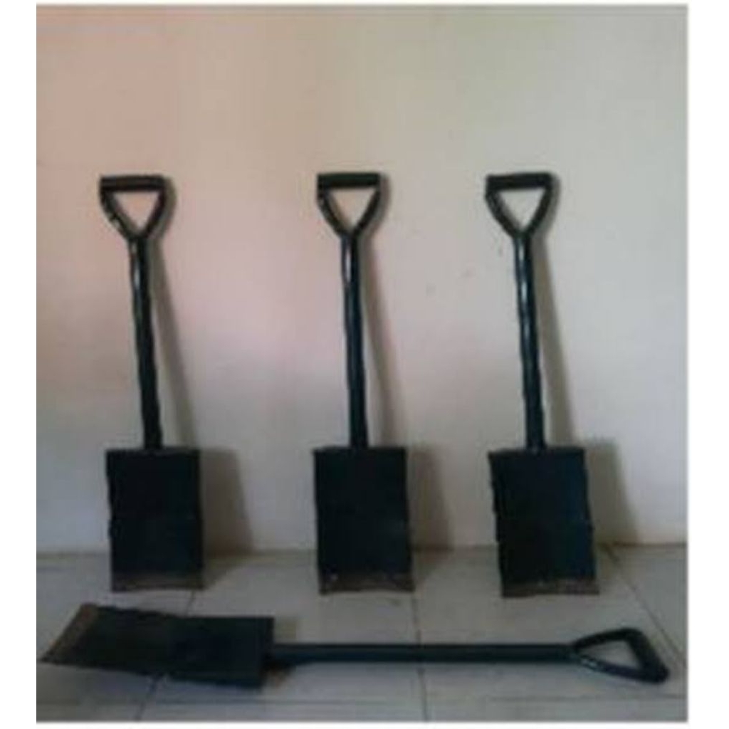 lempak besi skop tanah