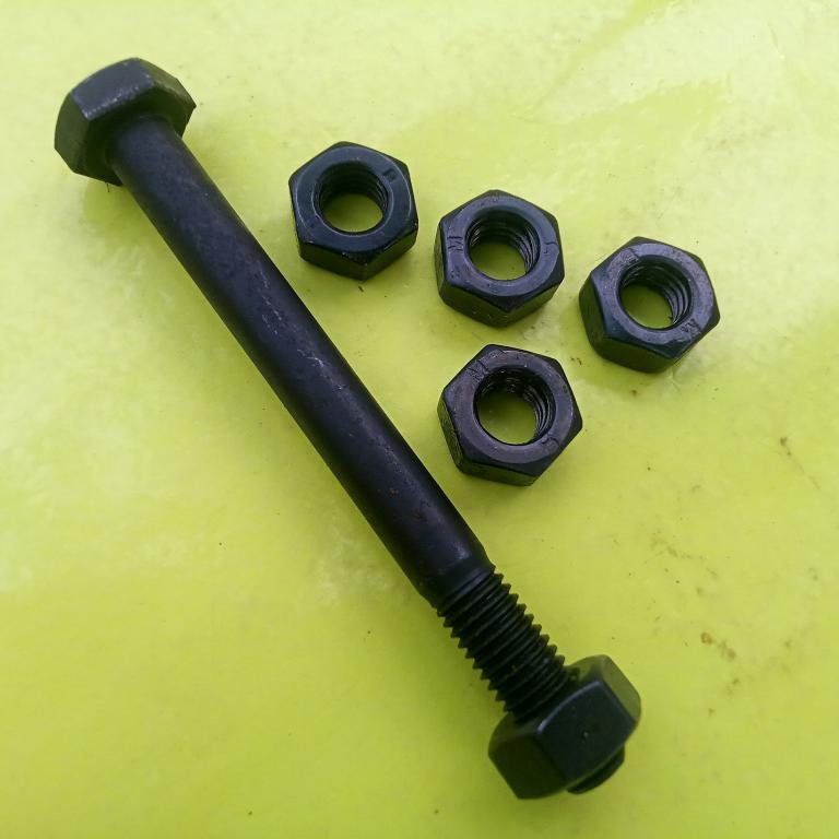 BAUT BAJA HTB 8.8 M10 X 120 / BAUT 17 KUNCI 17 HALF DRAT / BAUD HALF DRAT 17 / BAUT BAJA M10 X 120 H