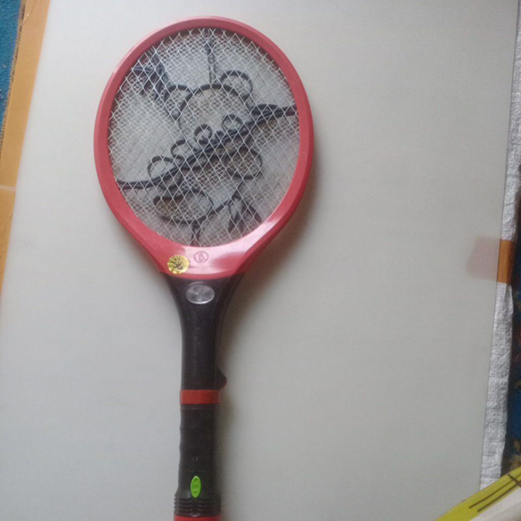 Raket nyamuk RUSAK, bekas pakai. BACA DESKRIPSI