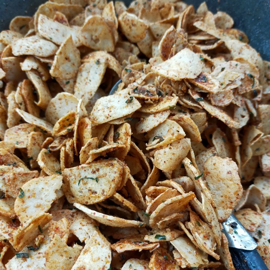 

keripik basreng cikruk daun jeruk xp gurih renyah dan pedas 500g/keripik Basyri (basreng bisyri) 500g pedas/basreng pedas daun jeruk murah enak